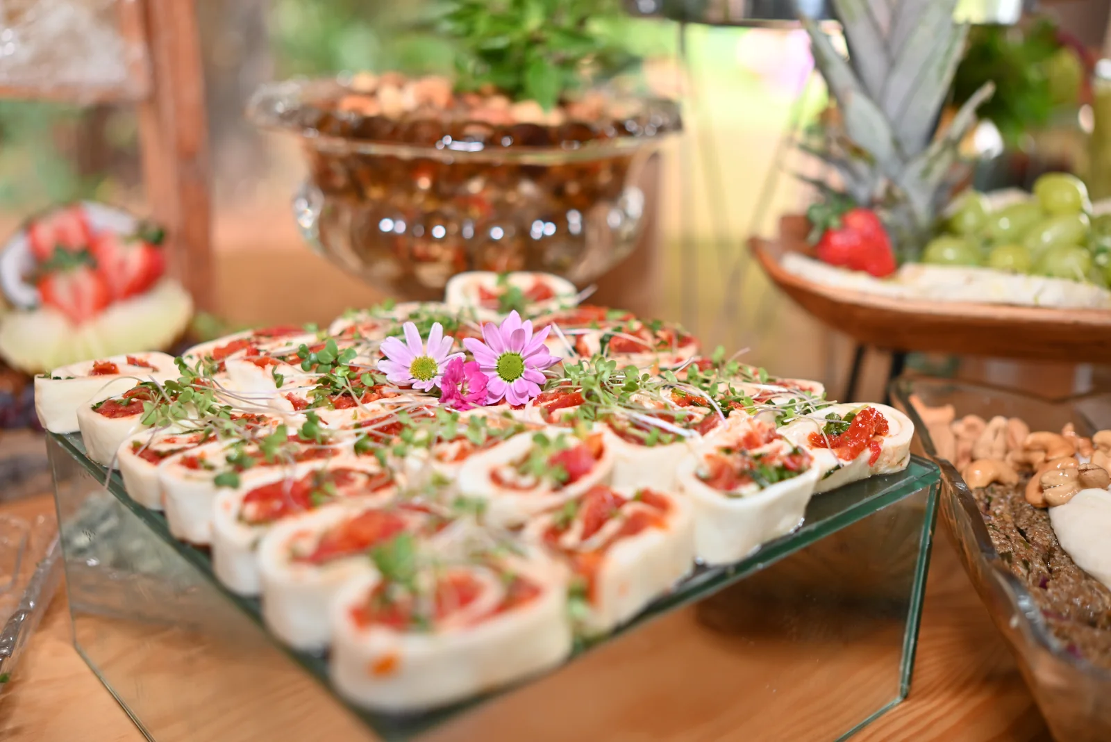 Canapés e bruschettas da mesa de entrada